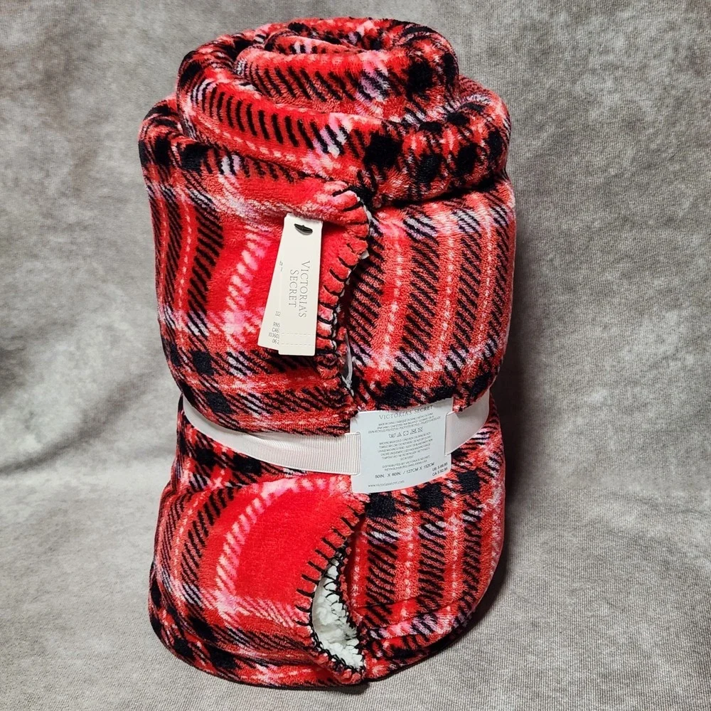 Victoria's Secret Red Black Plaid‎ Cozy Plush Blanket Throw 50x60 Sherpa Fleece